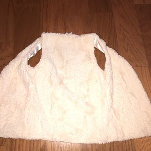 Vest with fake fur